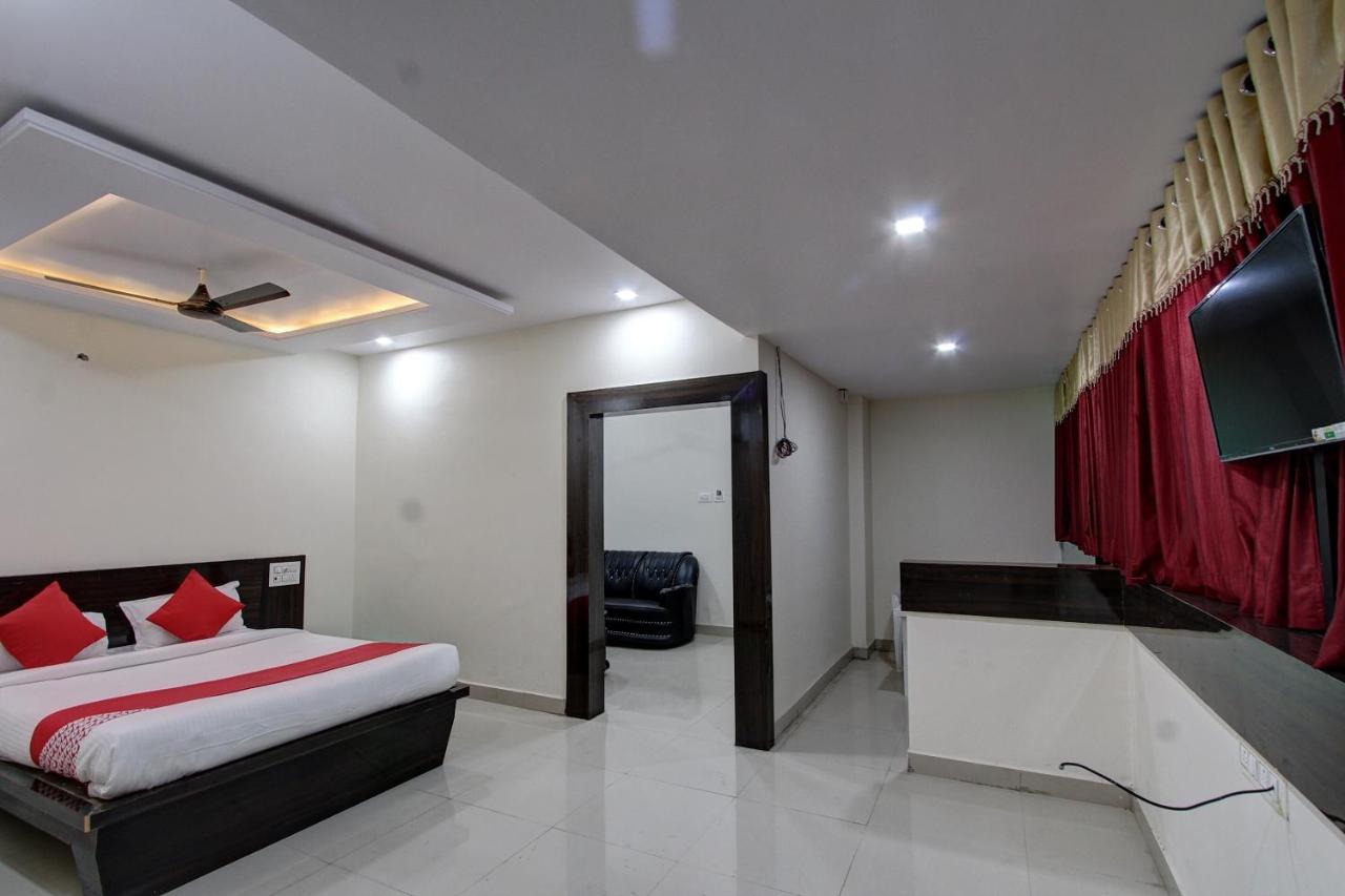 Collection O 38566 Mk Hotel And Lodge Gulbarga Exterior foto